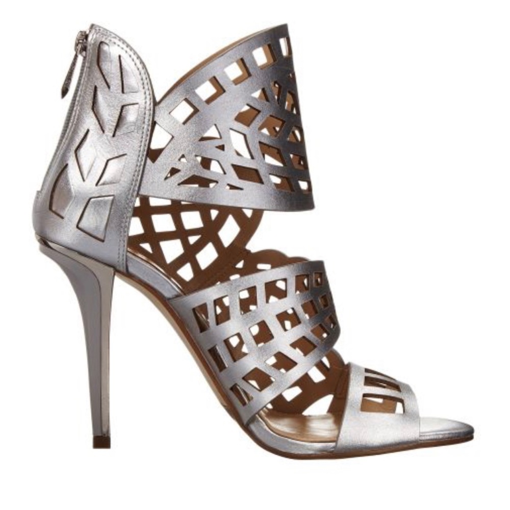 BCBG MAXAZRIA MAVEN LASER-CUT SANDAL SILVER IN SIZE 7.5